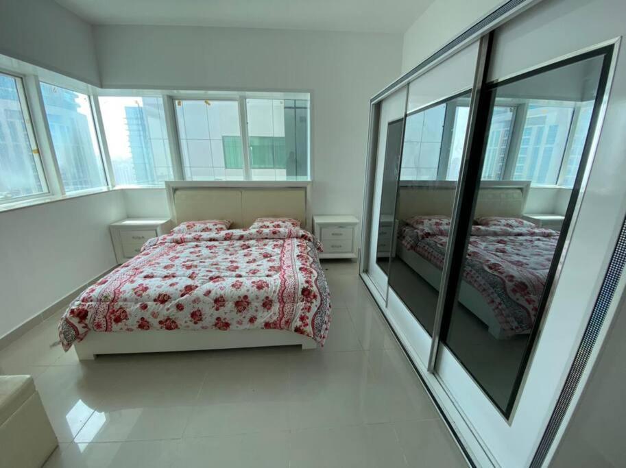 2 Bedroom With 4 King Size Beds Apartment