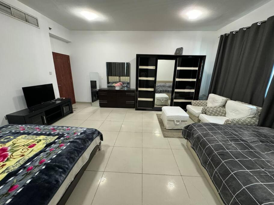 2 Bedroom With 4 King Size Beds Apartment *