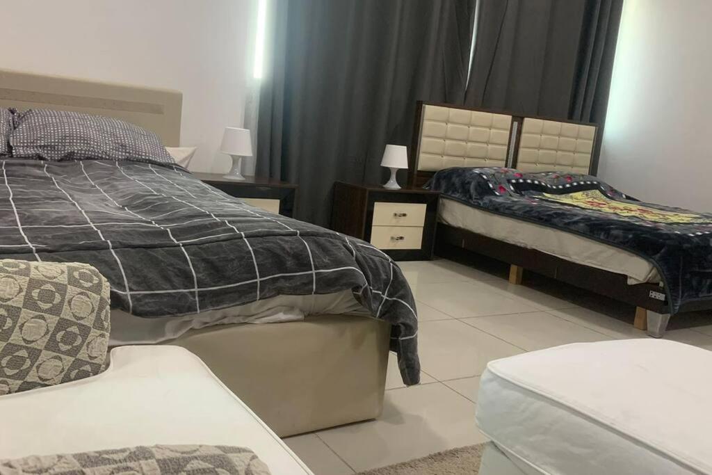 Apartment 2 Bedroom With 4 King Size Beds *