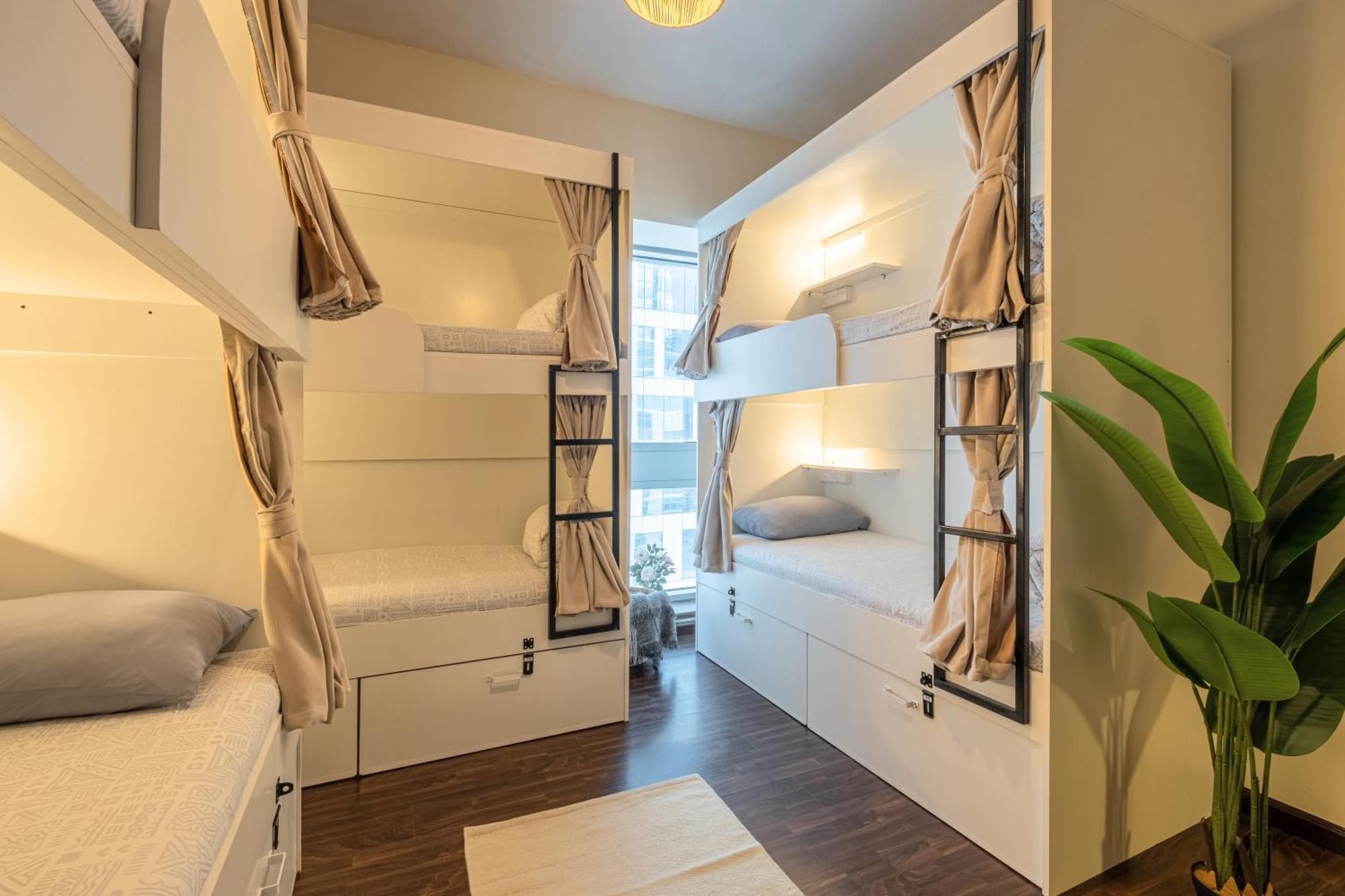 Saffron House Hostel *