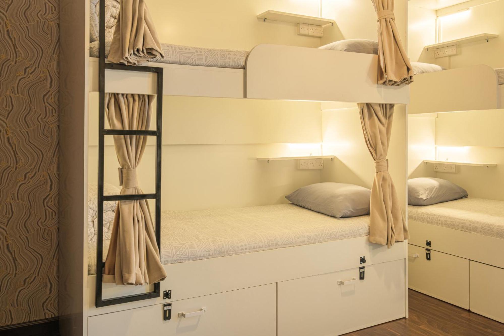 Saffron House Hostel *