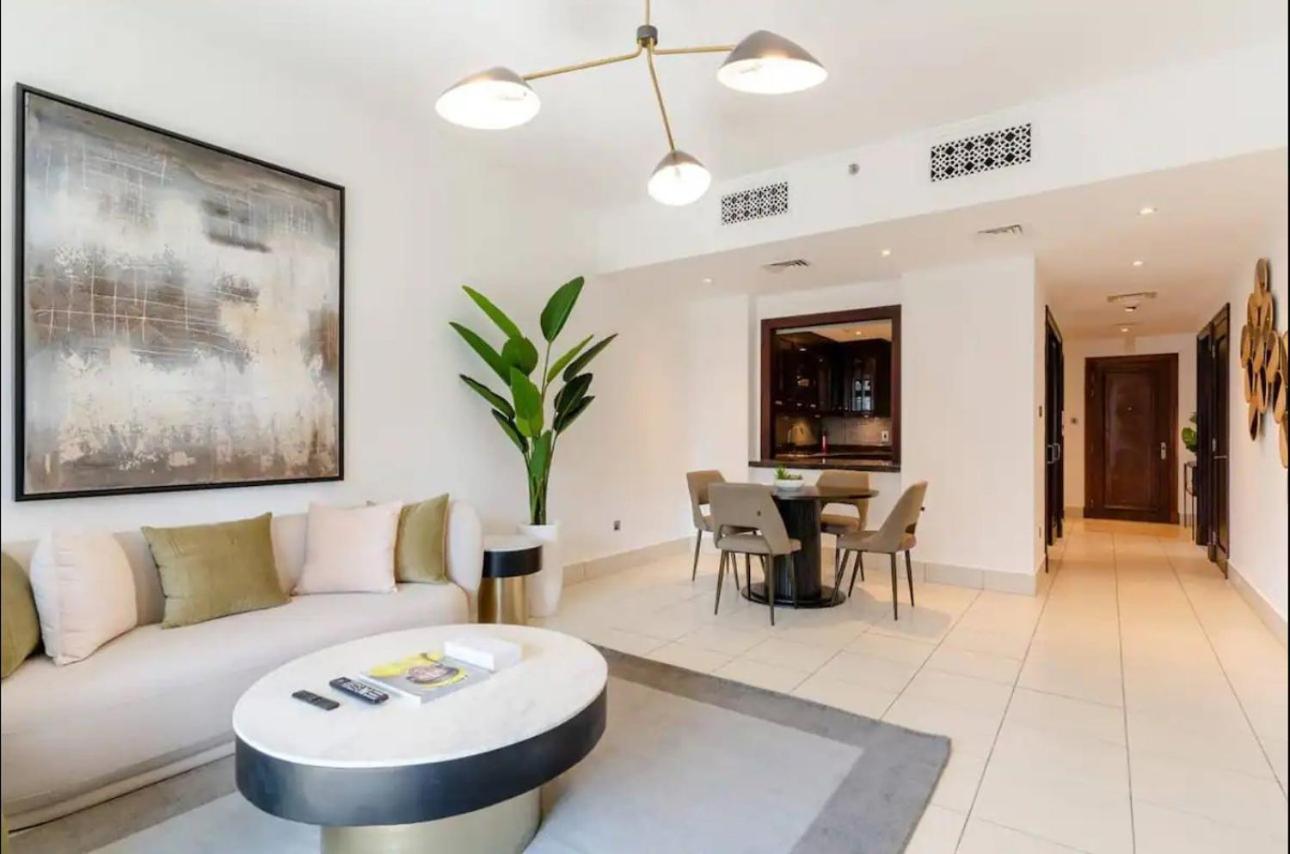 Aws Homes - Charming In Downtown Apartment