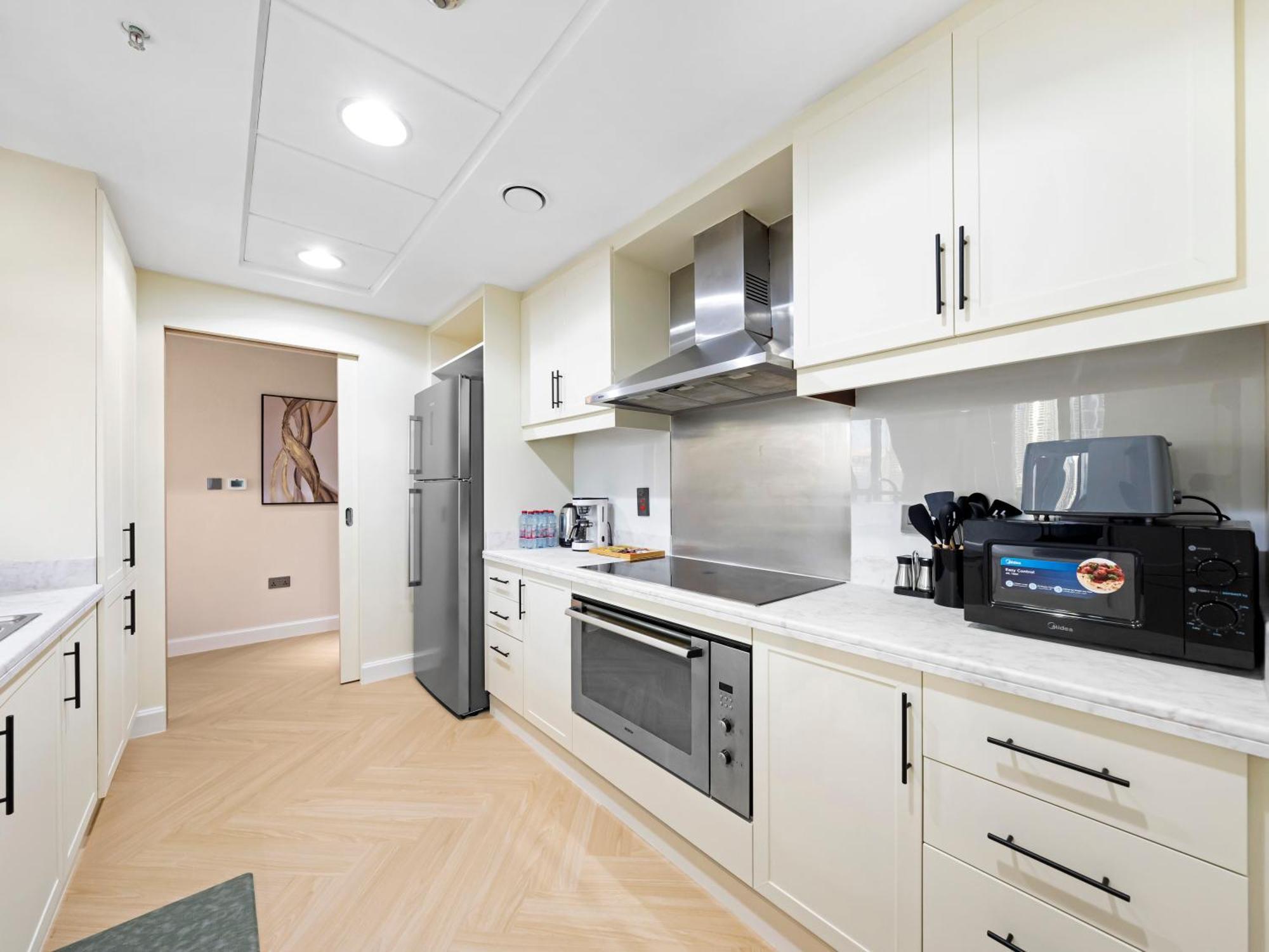 4 Bhk In Downtown With Iconic Burj Khalifa Views, 2 Minutes Walk To Mall Apartment *