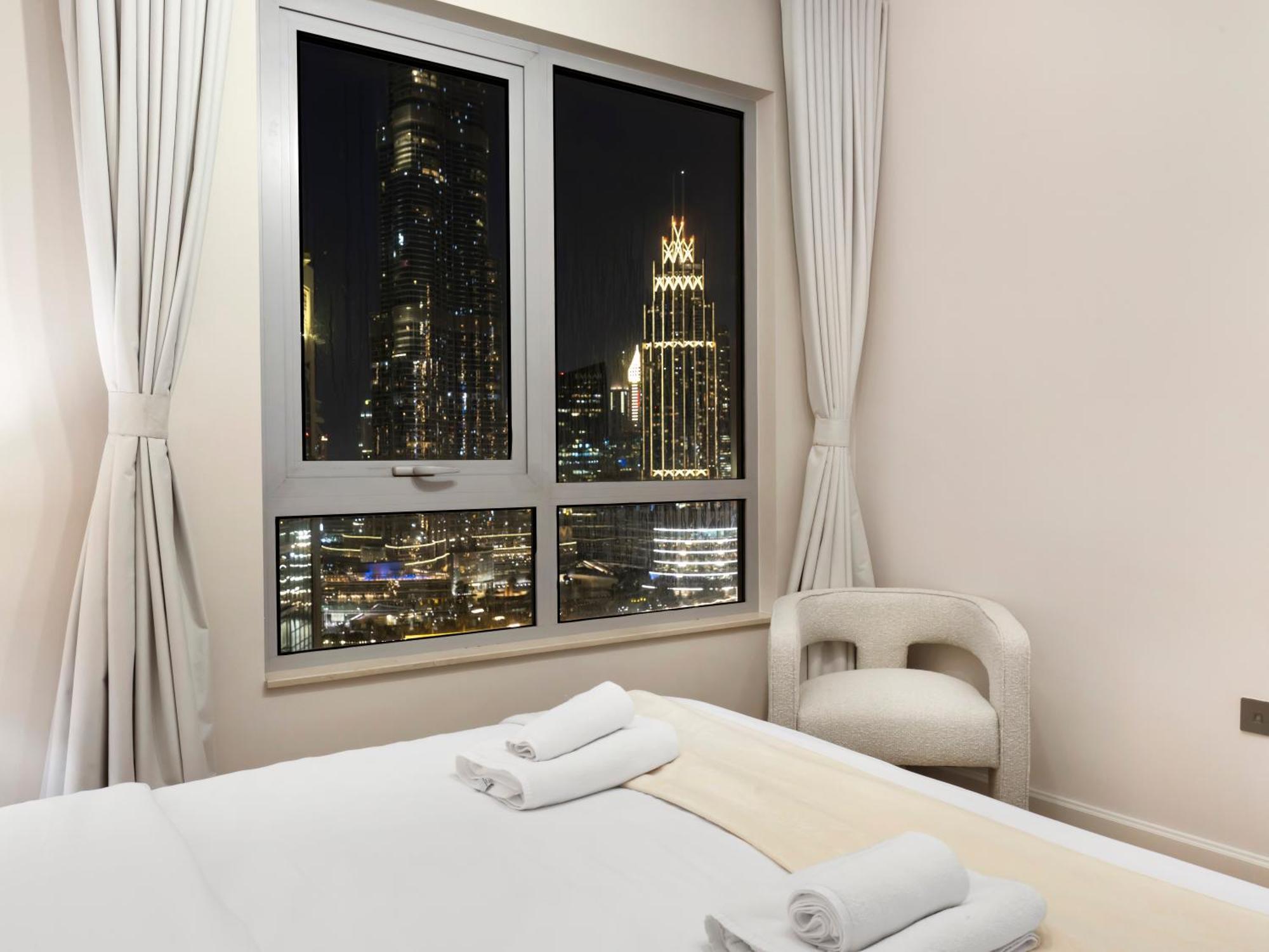 4 Bhk In Downtown With Iconic Burj Khalifa Views, 2 Minutes Walk To Dubai Mall Apartment Dubai