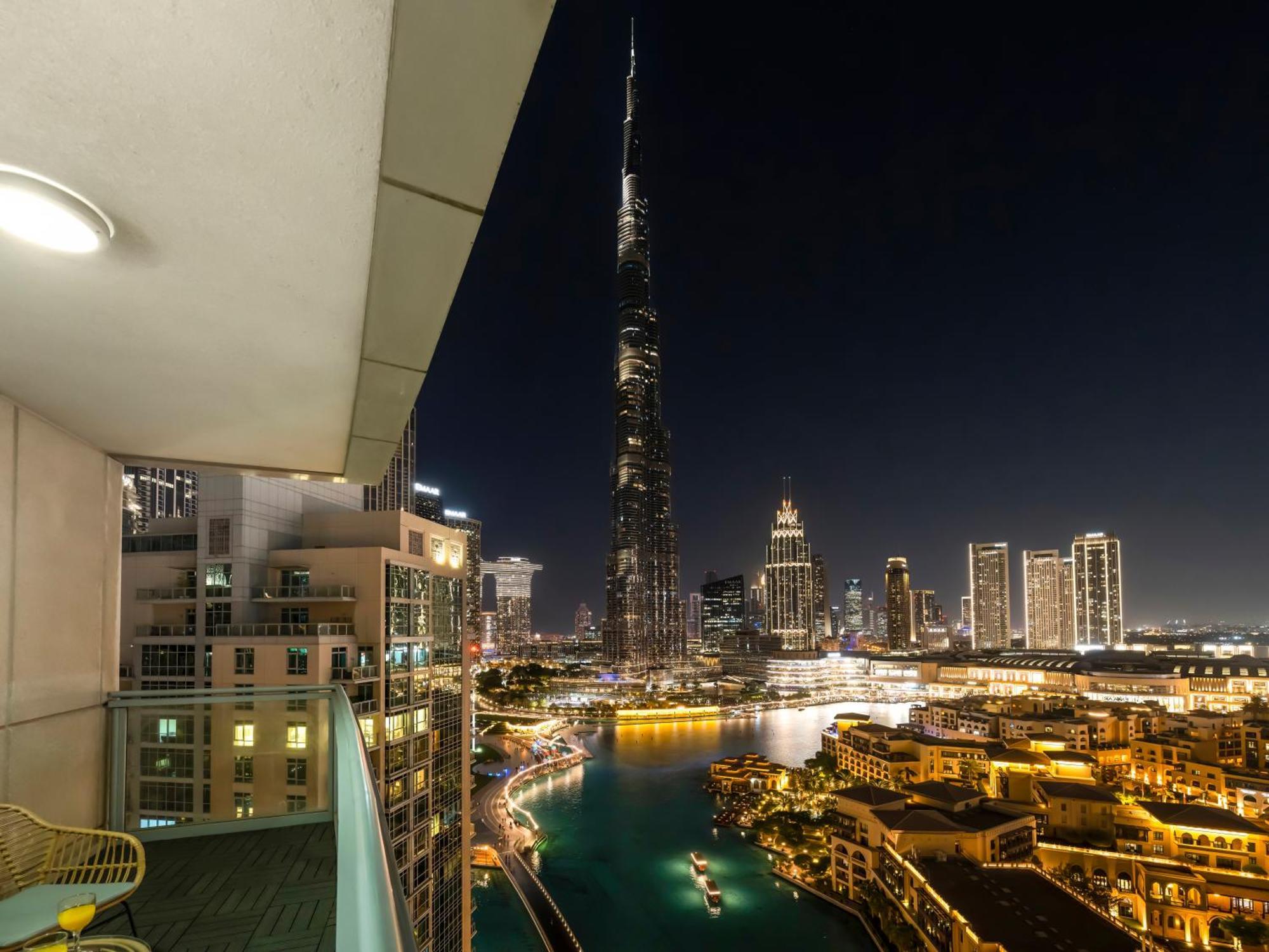 Apartment 4 Bhk In Downtown With Iconic Burj Khalifa Views, 2 Minutes Walk To Mall
