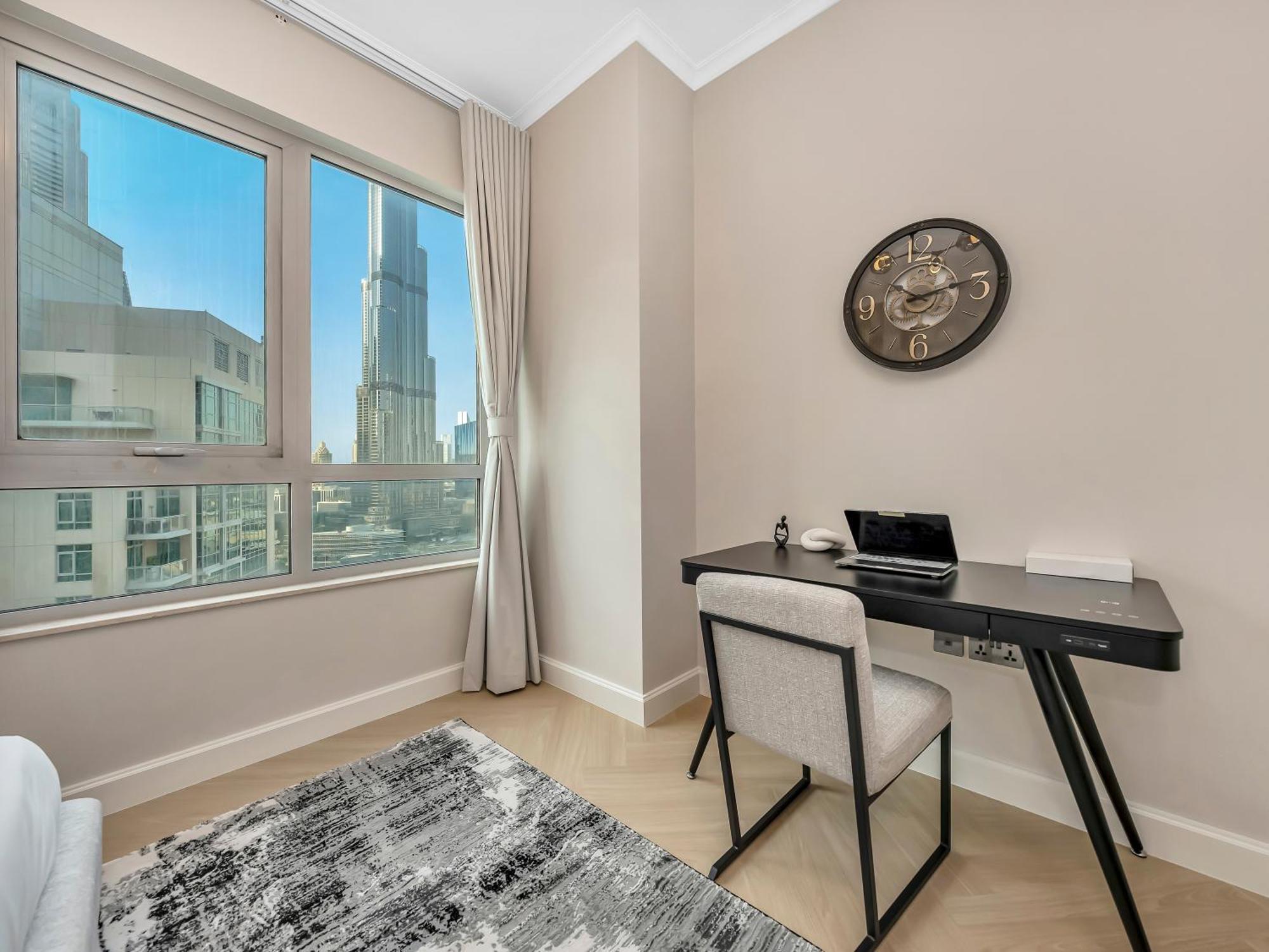 Apartment 4 Bhk In Downtown With Iconic Burj Khalifa Views, 2 Minutes Walk To Dubai Mall *