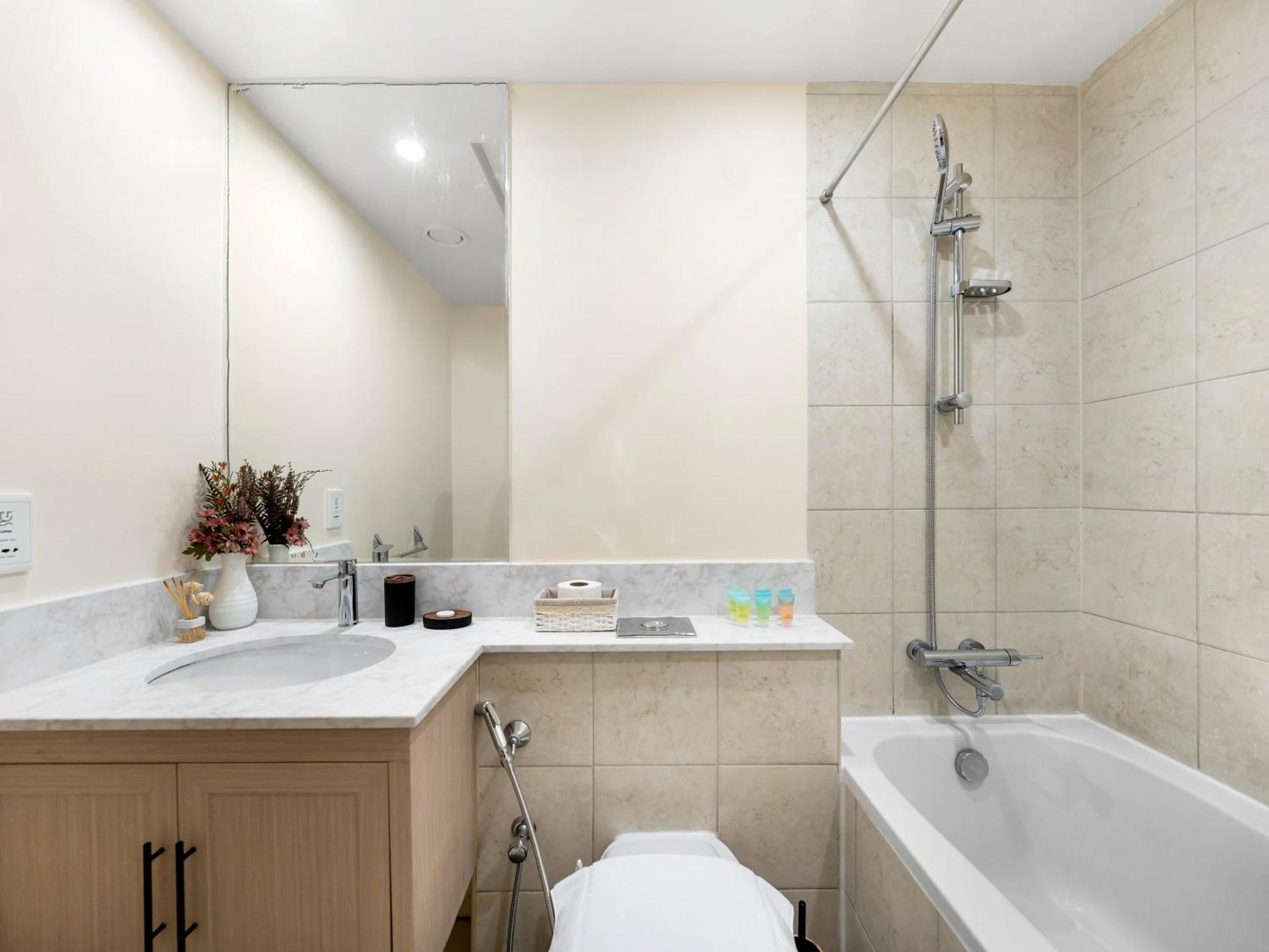 4 Bhk In Downtown With Iconic Burj Khalifa Views, 2 Minutes Walk To Dubai Mall * Dubai
