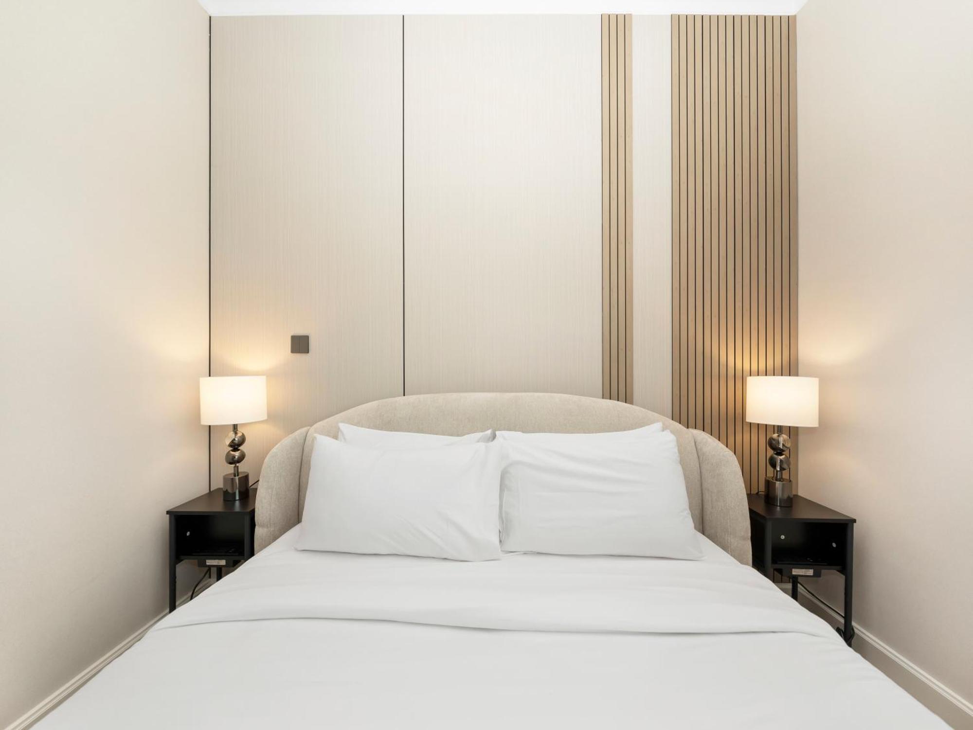 Apartment 4 Bhk In Downtown With Iconic Burj Khalifa Views, 2 Minutes Walk To Dubai Mall *