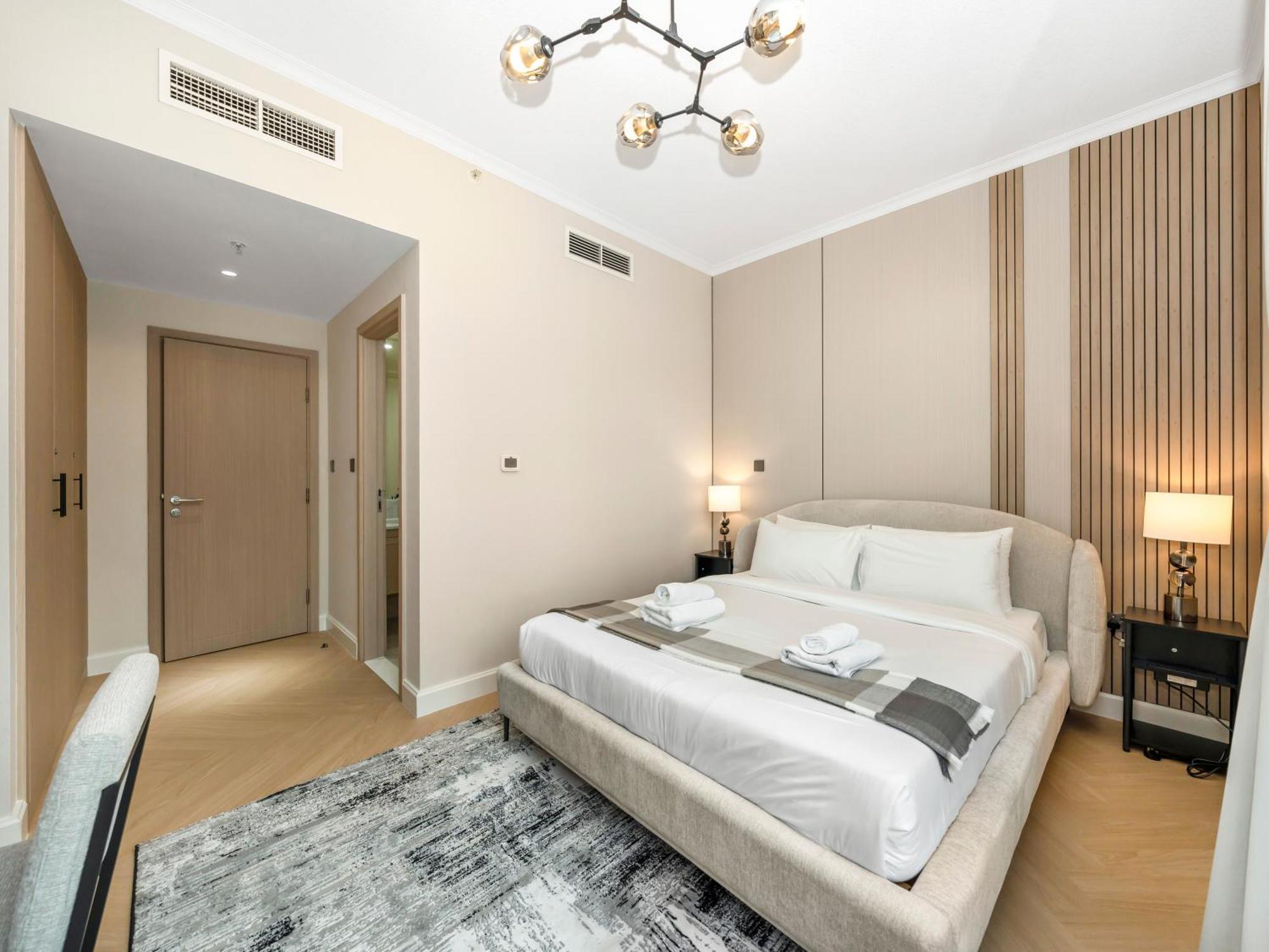 4 Bhk In Downtown With Iconic Burj Khalifa Views, 2 Minutes Walk To Dubai Mall Apartment Dubai