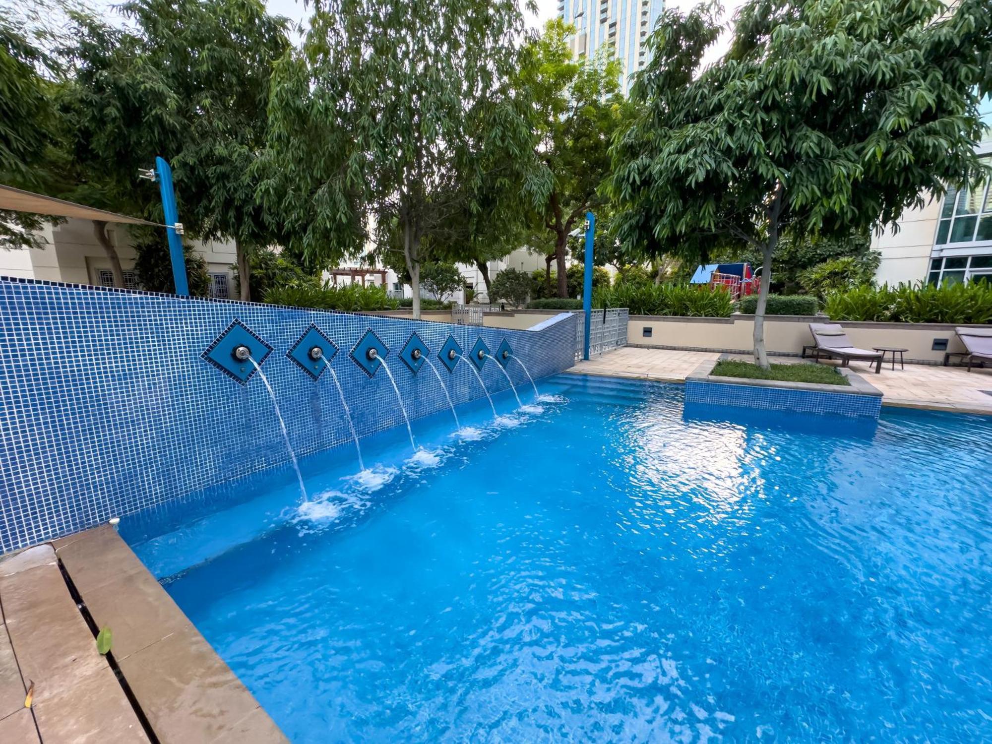 Apartment 4 Bhk In Downtown With Iconic Burj Khalifa Views, 2 Minutes Walk To Dubai Mall Dubai
