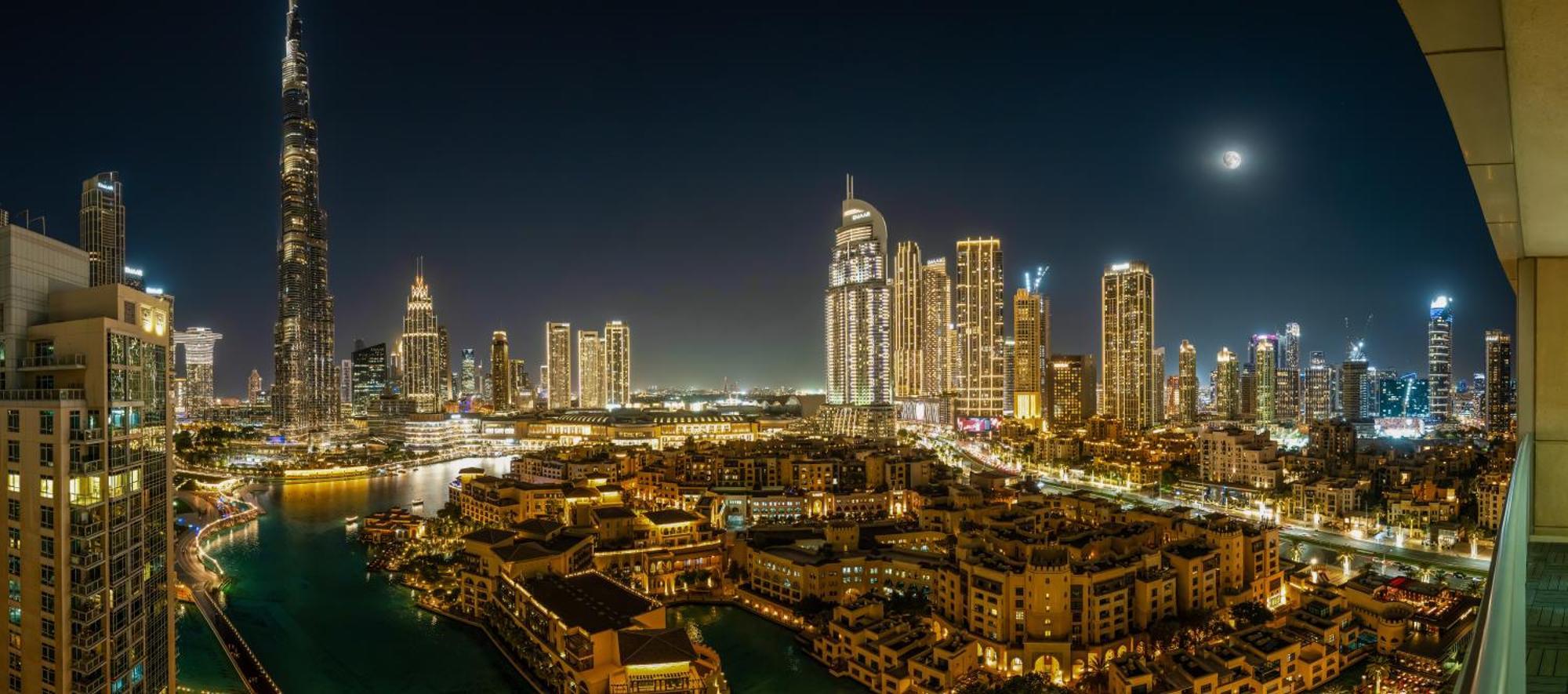 4 Bhk In Downtown With Iconic Burj Khalifa Views, 2 Minutes Walk To Dubai Mall Apartment