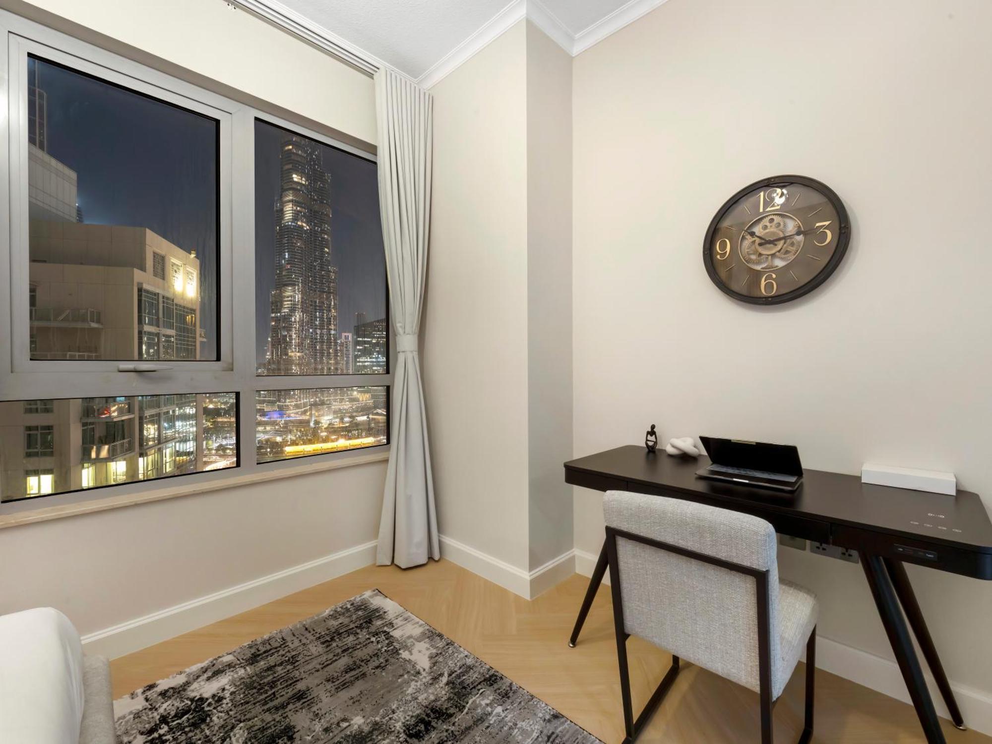Apartment 4 Bhk In Downtown With Iconic Burj Khalifa Views, 2 Minutes Walk To Dubai Mall *