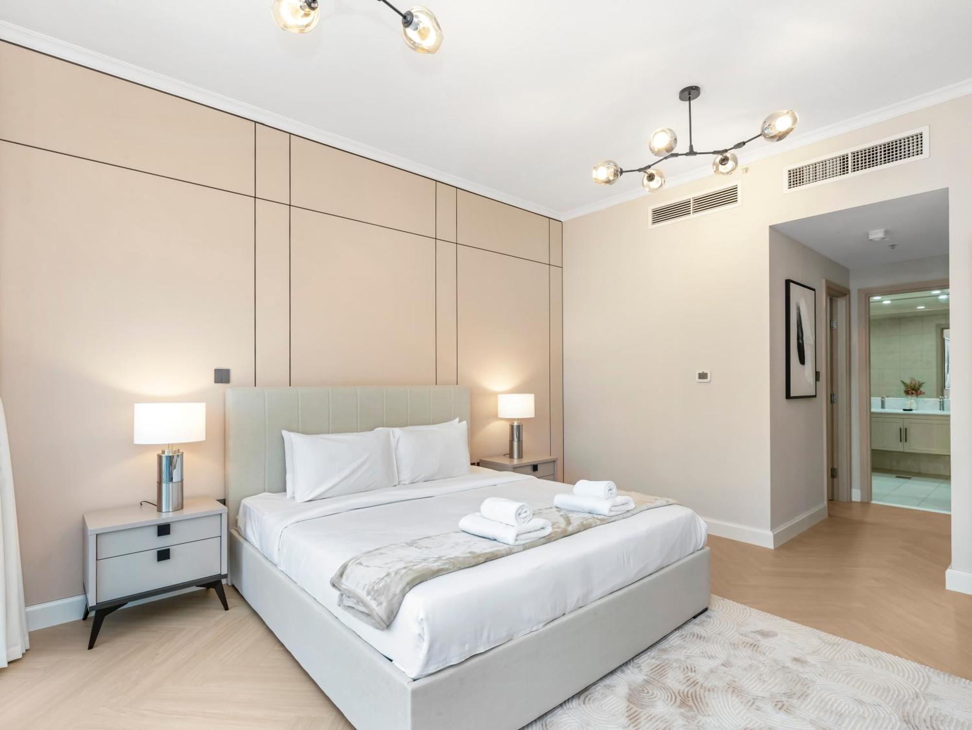 4 Bhk In Downtown With Iconic Burj Khalifa Views, 2 Minutes Walk To Dubai Mall Dubai