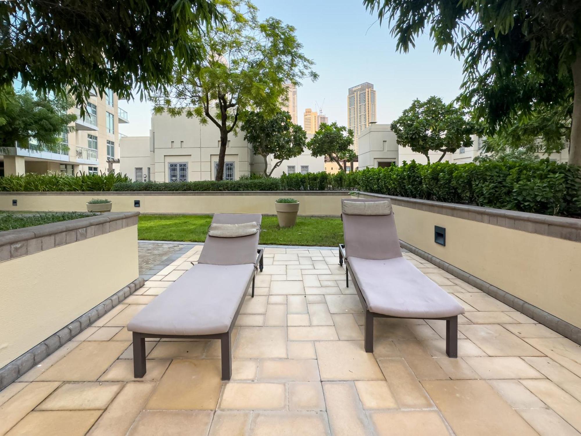 Apartment 4 Bhk In Downtown With Iconic Burj Khalifa Views, 2 Minutes Walk To Dubai Mall