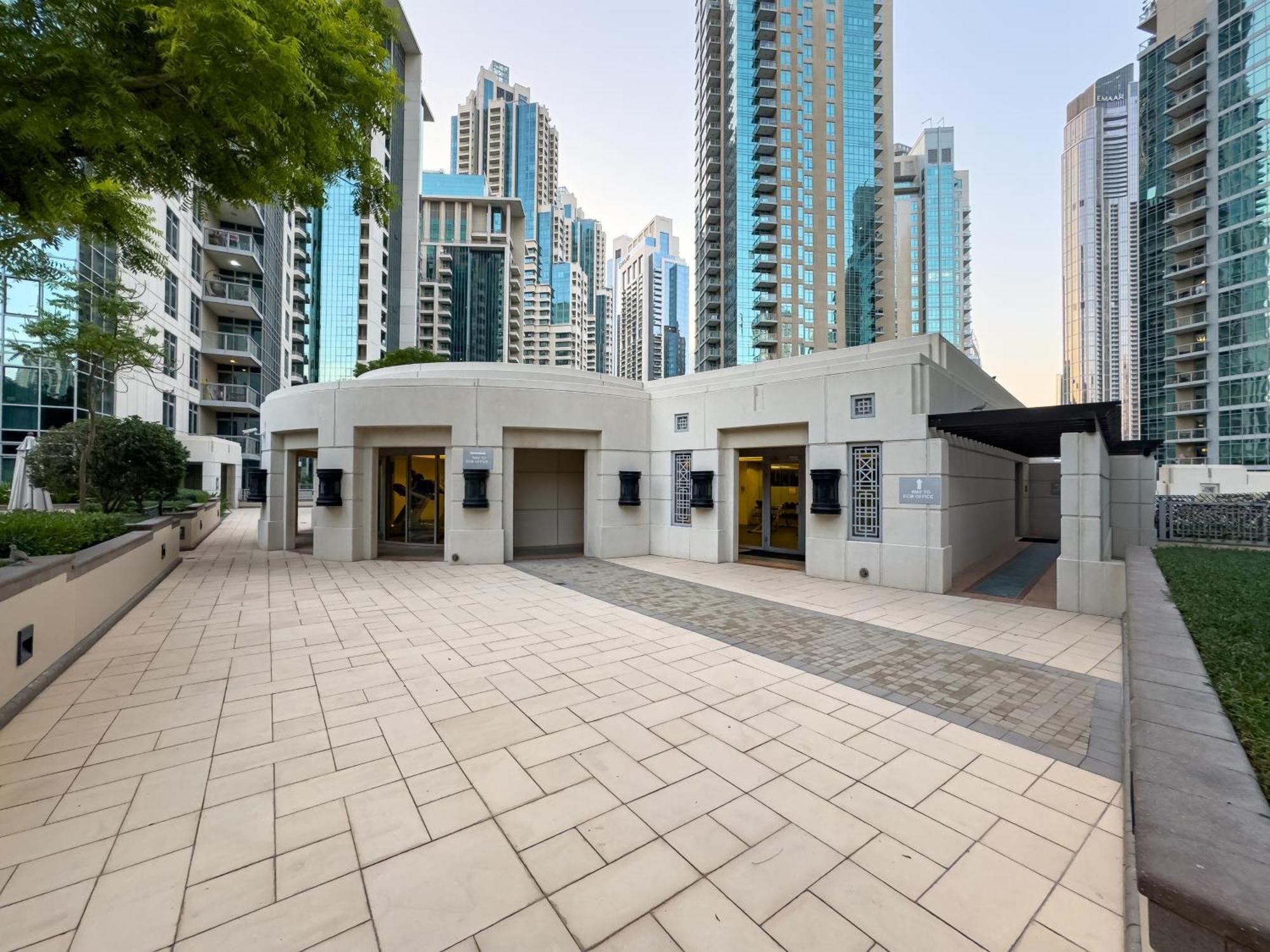 4 Bhk In Downtown With Iconic Burj Khalifa Views, 2 Minutes Walk To Mall Dubai