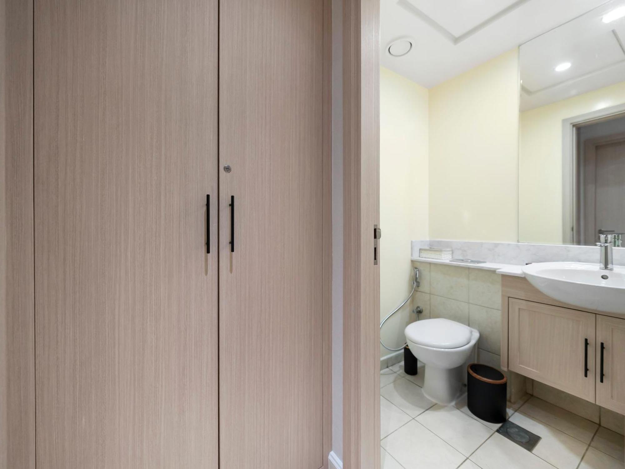 Apartment 4 Bhk In Downtown With Iconic Burj Khalifa Views, 2 Minutes Walk To Dubai Mall