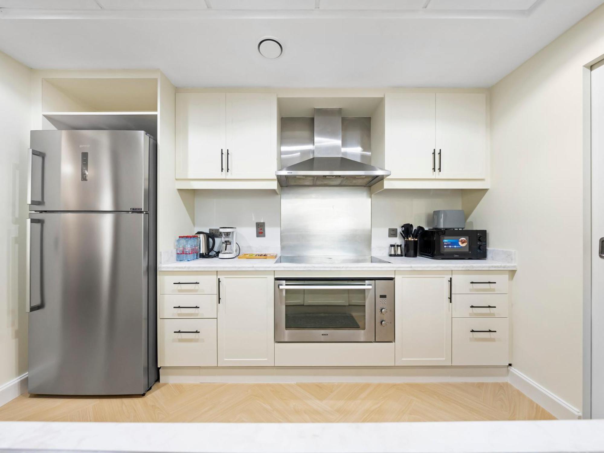 Apartment 4 Bhk In Downtown With Iconic Burj Khalifa Views, 2 Minutes Walk To Dubai Mall *