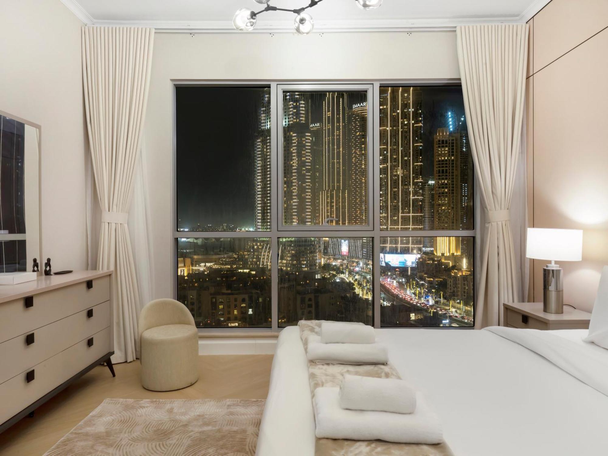 4 Bhk In Downtown With Iconic Burj Khalifa Views, 2 Minutes Walk To Dubai Mall Apartment Dubai