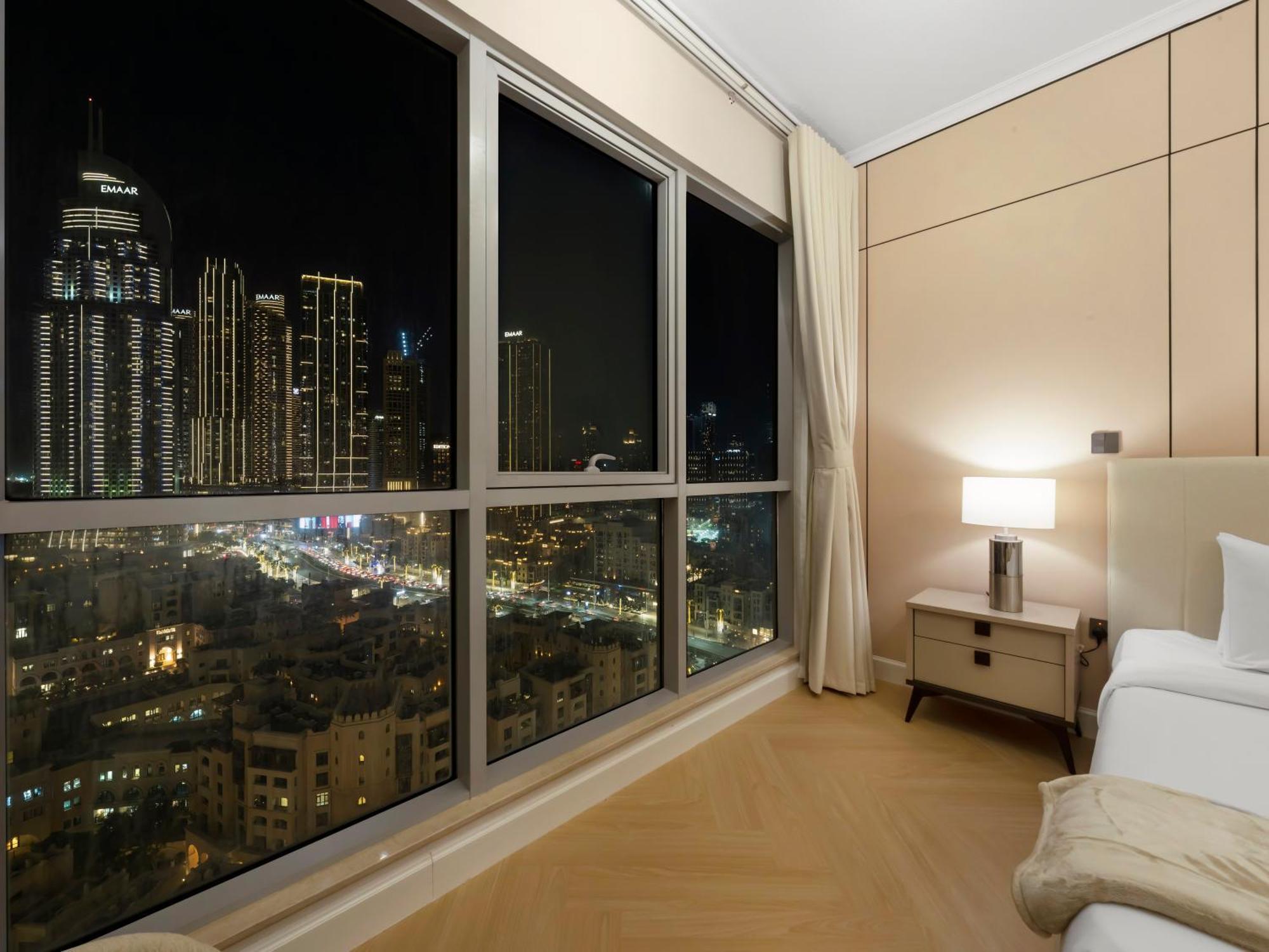 4 Bhk In Downtown With Iconic Burj Khalifa Views, 2 Minutes Walk To Dubai Mall *