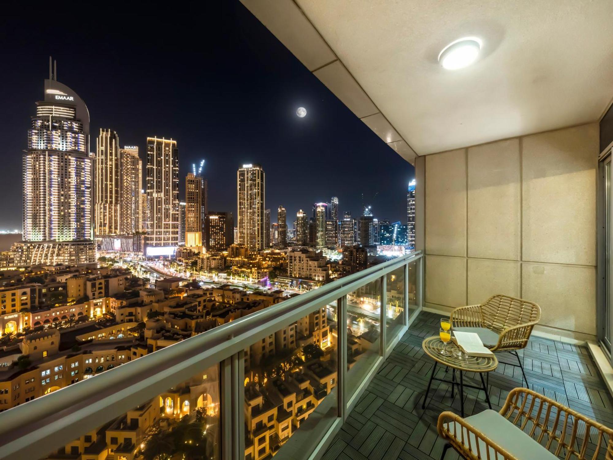 Apartment 4 Bhk In Downtown With Iconic Burj Khalifa Views, 2 Minutes Walk To Dubai Mall