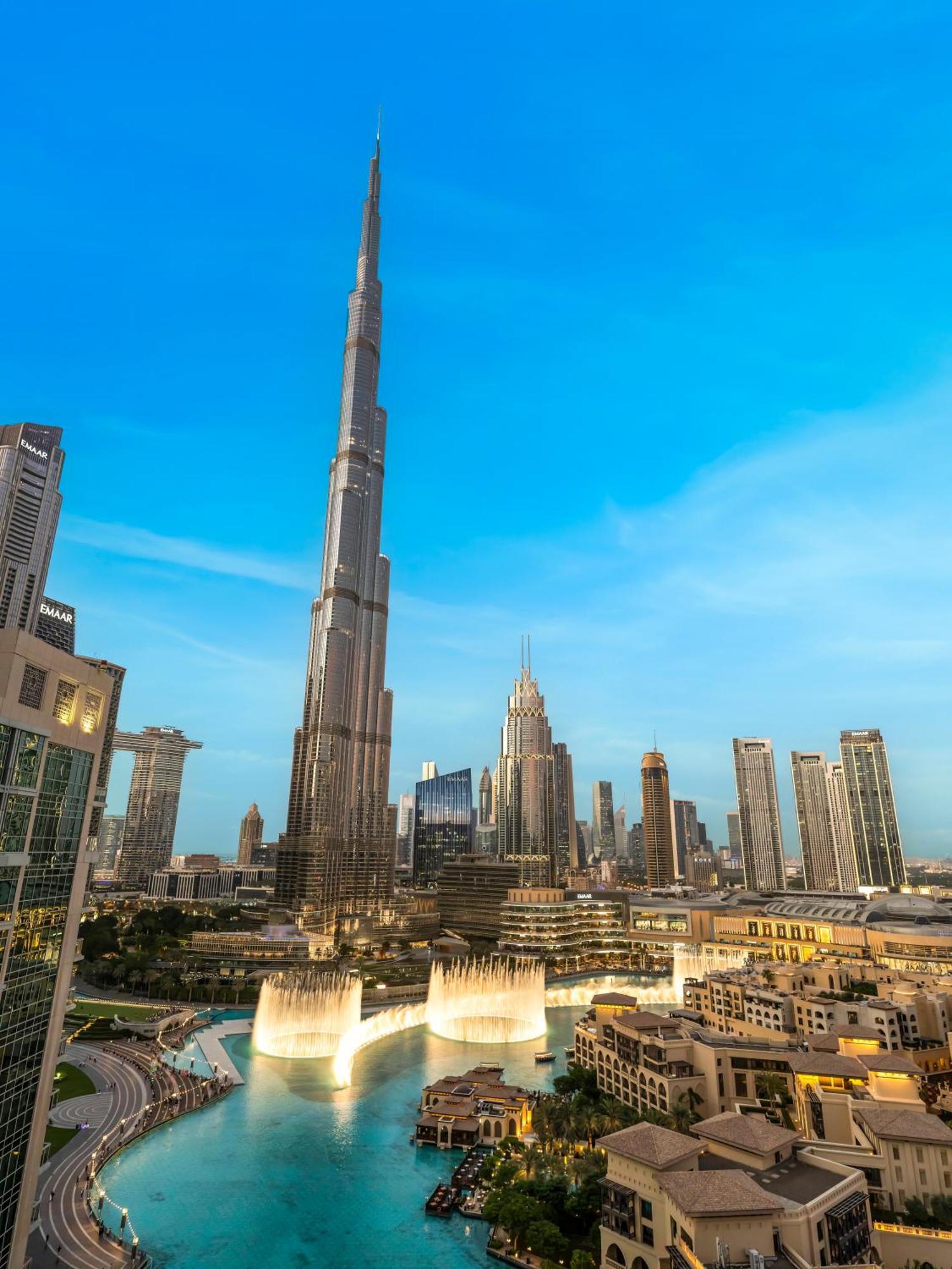 4 Bhk In Downtown With Iconic Burj Khalifa Views, 2 Minutes Walk To Dubai Mall Apartment