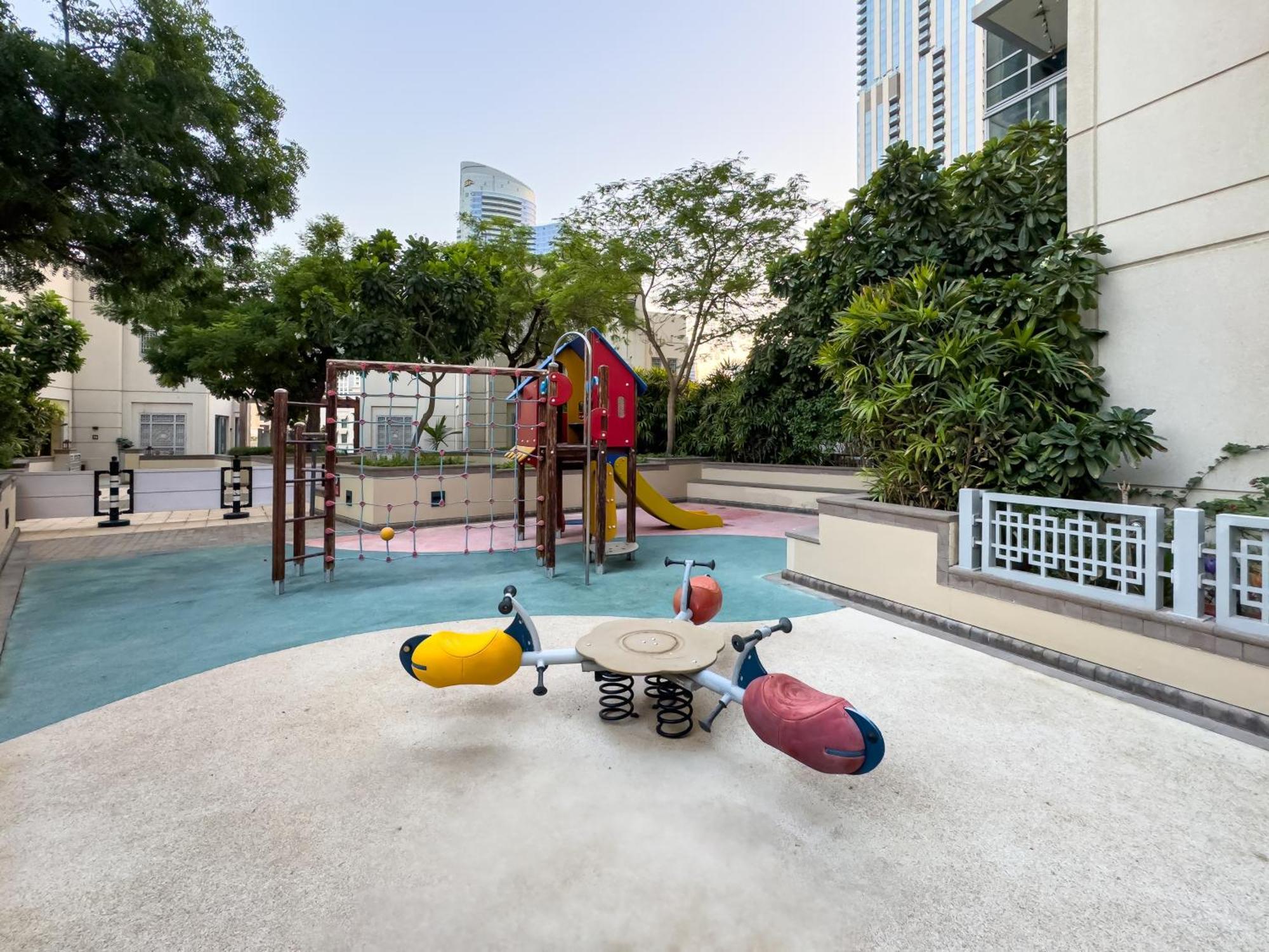 Apartment 4 Bhk In Downtown With Iconic Burj Khalifa Views, 2 Minutes Walk To Dubai Mall Dubai