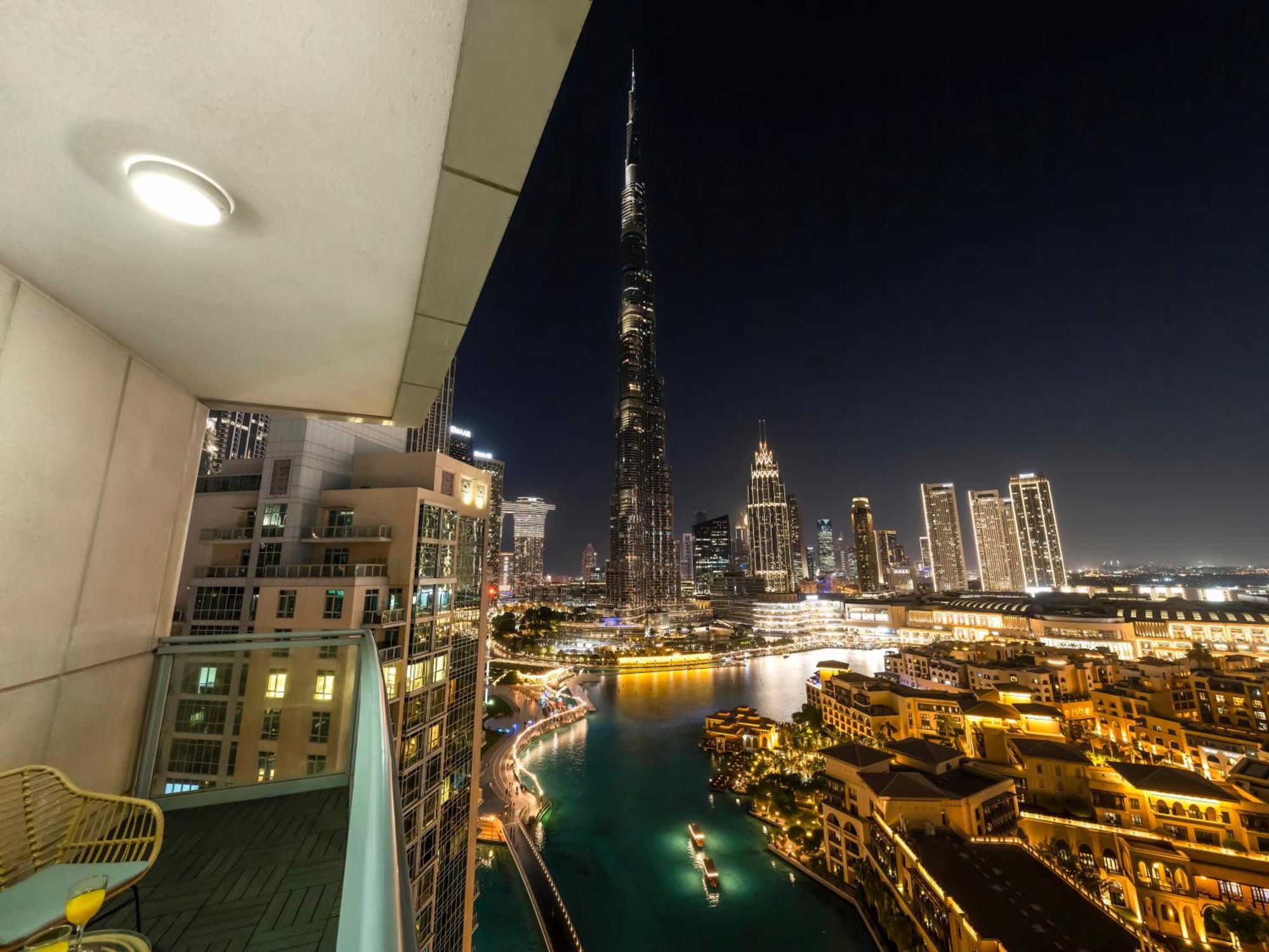 4 Bhk In Downtown With Iconic Burj Khalifa Views, 2 Minutes Walk To Dubai Mall Apartment
