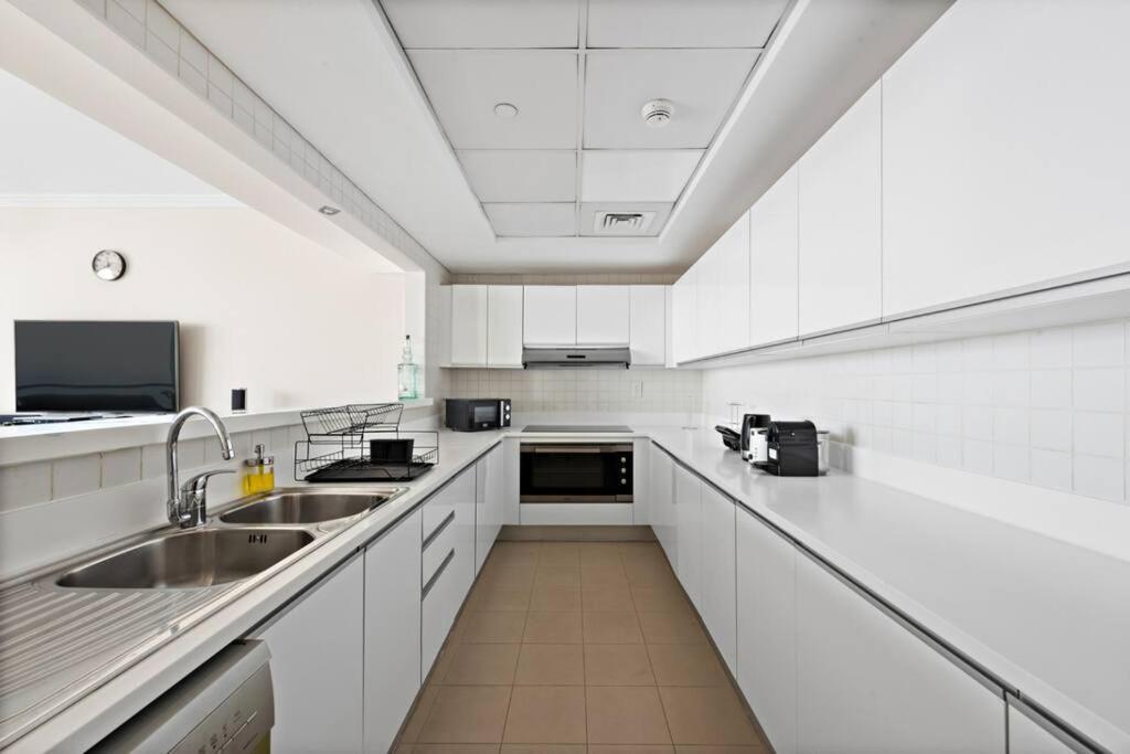 Entire 3 Bedroom With Direct Access Apartment