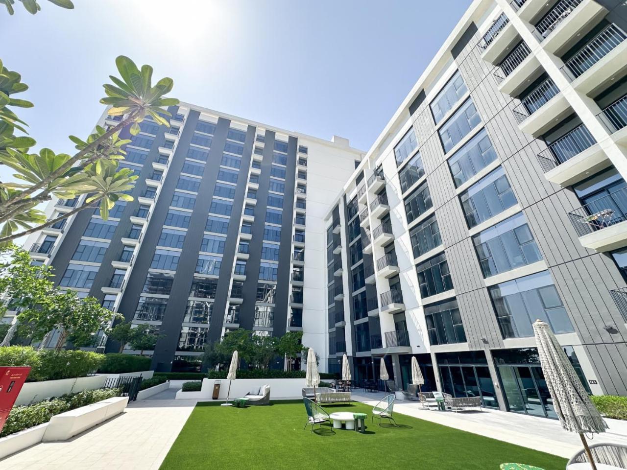 Luxury In Golfville Hills *