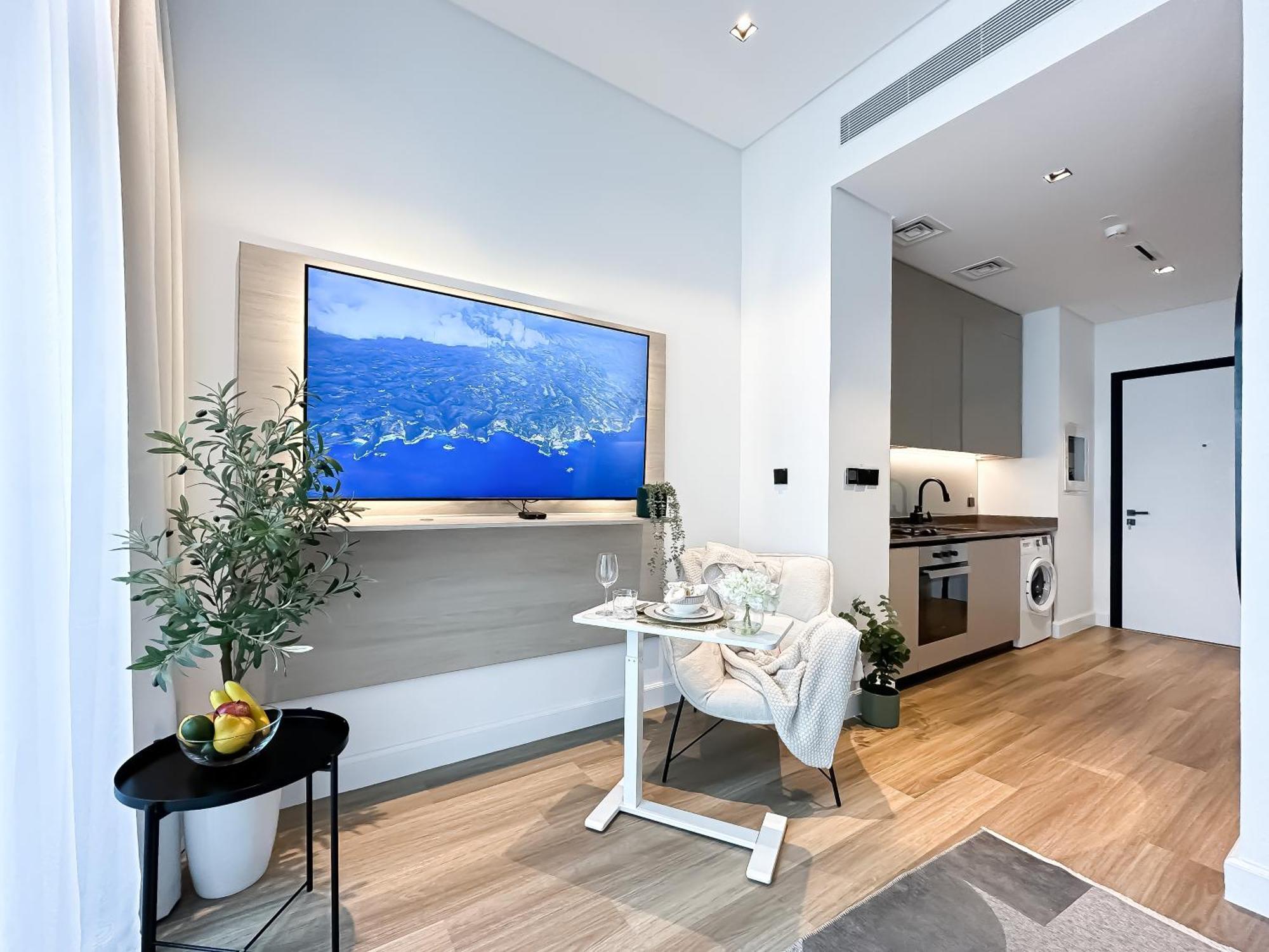 Modern Marvel In Business Bay Apartment *