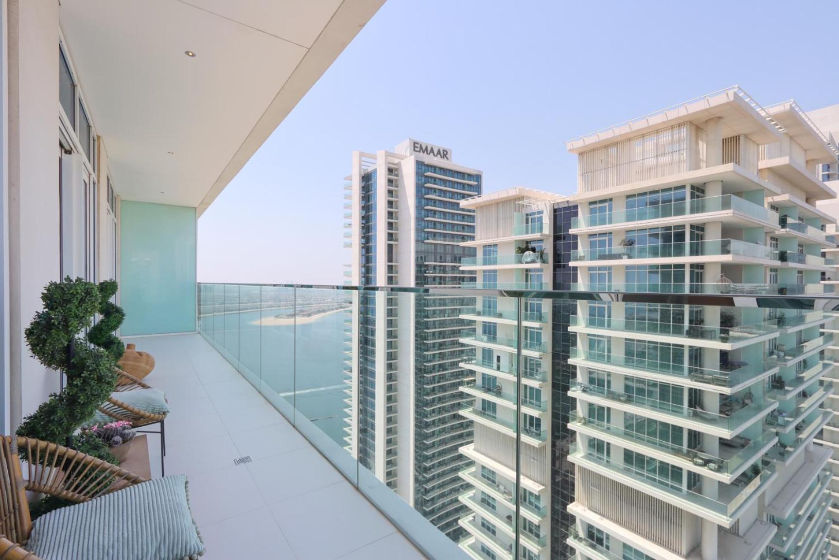 Apartment Livbnb- 3br With Marina Skyline View Dubai