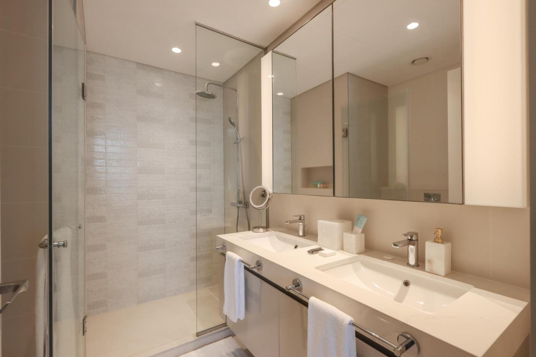 Livbnb- 3br With Marina Skyline View Dubai