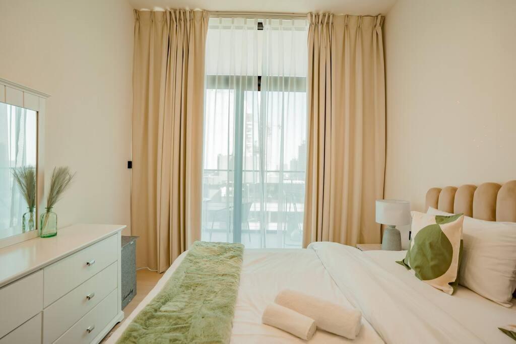 Luxury 1br In Jvc W Pool Gym Parking And Close To Attractions * Dubai