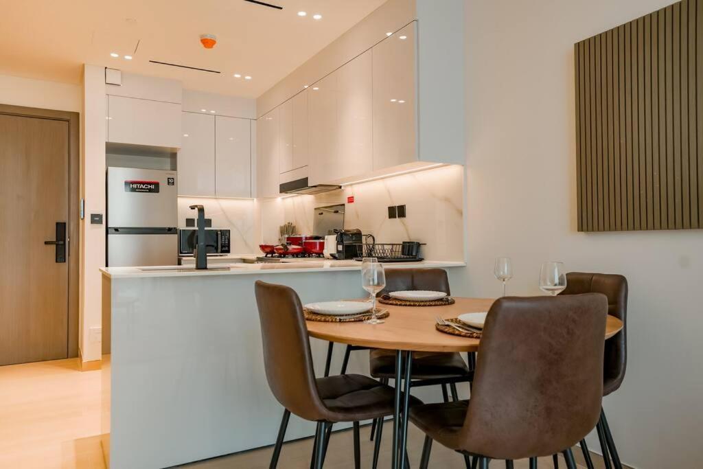 Luxury 1br In Jvc W Pool Gym Parking And Close To Attractions Dubai