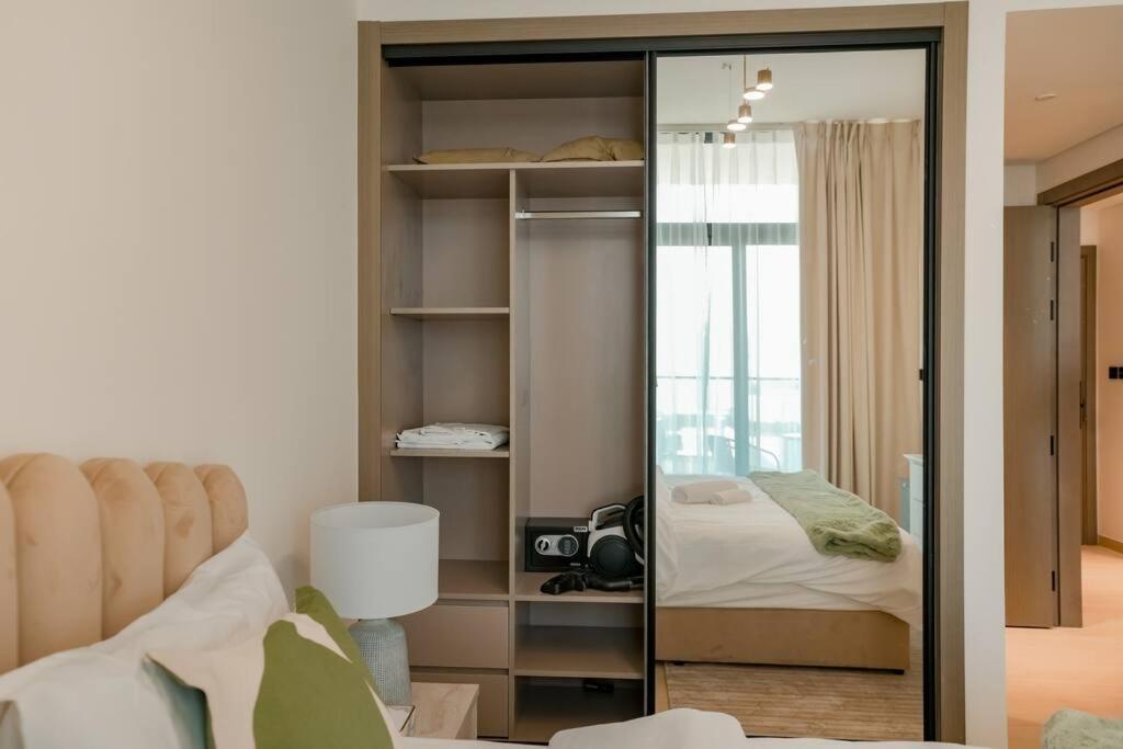 Apartment Luxury 1br In Jvc W Pool Gym Parking And Close To Attractions Dubai