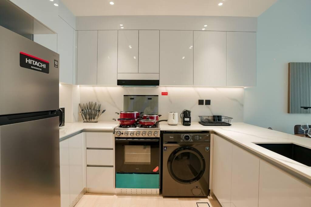 Luxury 1br In Jvc W Pool Gym Parking And Close To Attractions