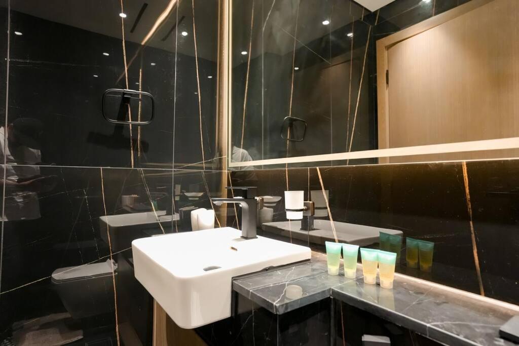Luxury 1br In Jvc W Pool Gym Parking And Close To Attractions Apartment Dubai