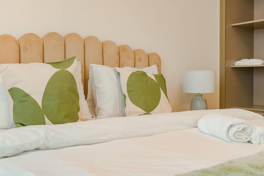 Luxury 1br In Jvc W Pool Gym Parking And Close To Attractions *