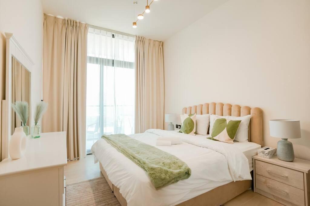 Luxury 1br In Jvc W Pool Gym Parking And Close To Attractions