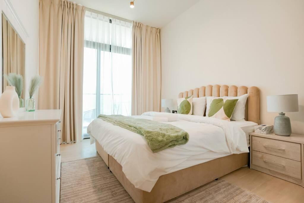 Luxury 1br In Jvc W Pool Gym Parking And Close To Attractions Apartment