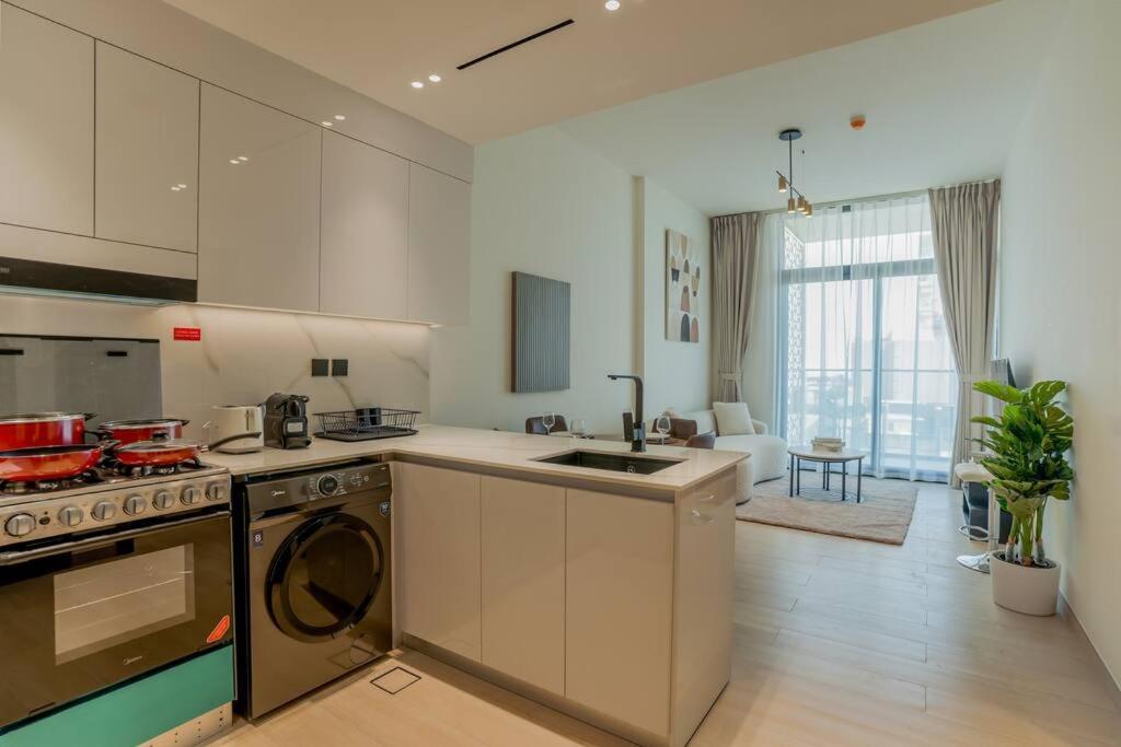 Apartment Luxury 1br In Jvc W Pool Gym Parking And Close To Attractions