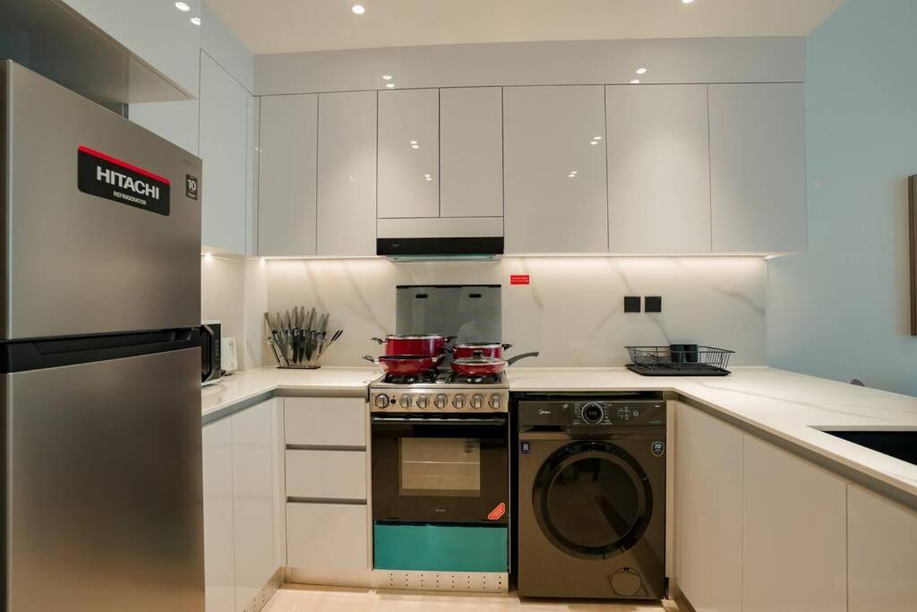 Luxury 1br In Jvc W Pool Gym Parking And Close To Attractions * Dubai