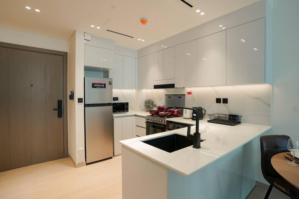 Luxury 1br In Jvc W Pool Gym Parking And Close To Attractions