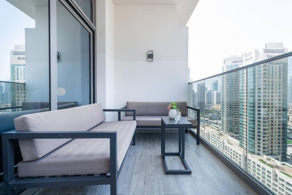 Vogue Mag318 Downtown Skyline View With Steps From Burj Khalifa And Mall Apartment Dubai