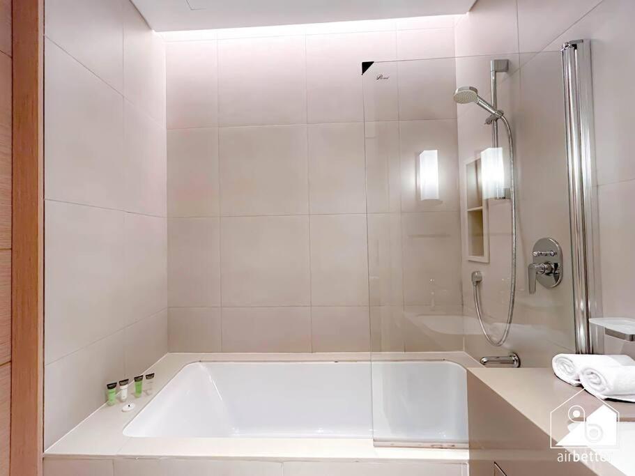 Luxury 1b Jbr Escape With Stunning Views Apartment