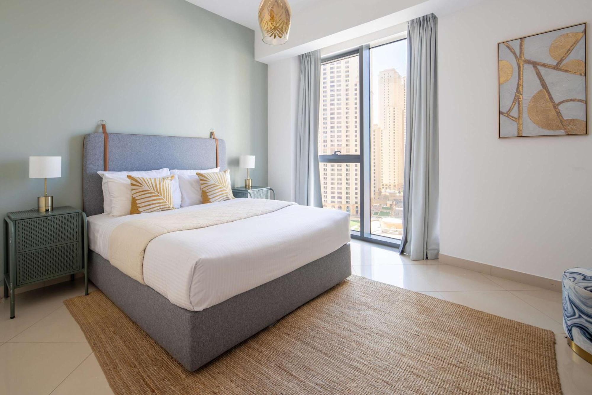 Frank Porter - Trident Grand Apartment