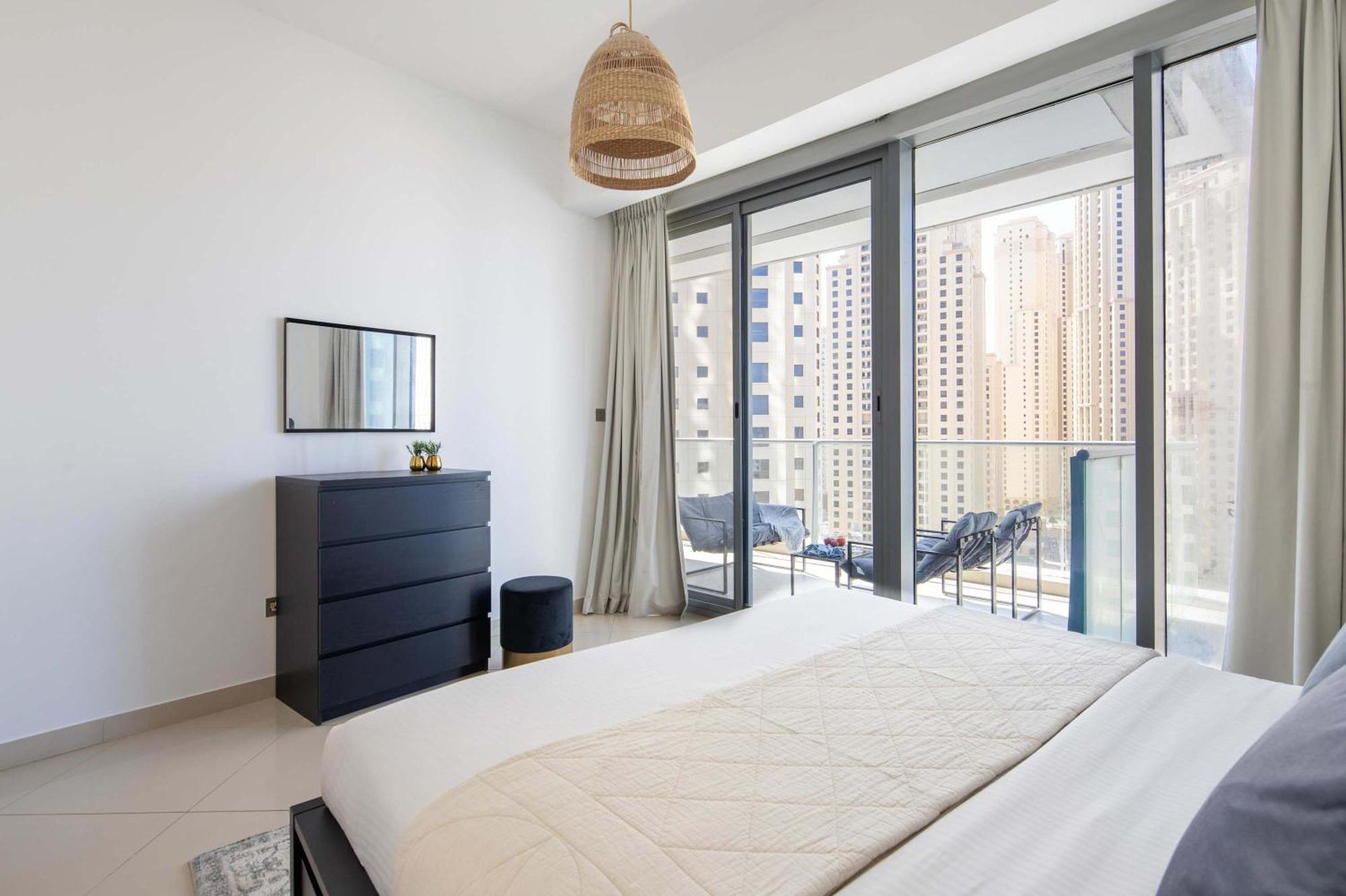 Frank Porter - Trident Grand Apartment *
