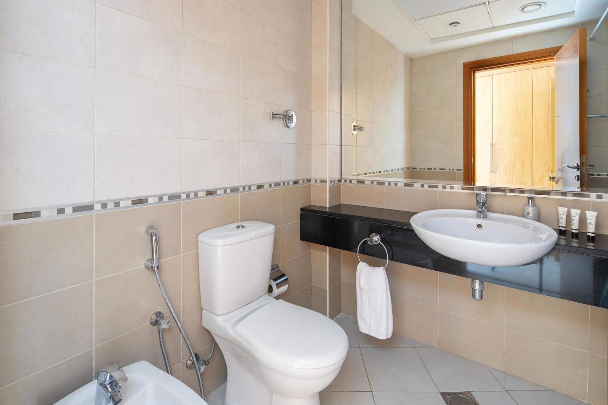 Frank Porter - Trident Grand Apartment