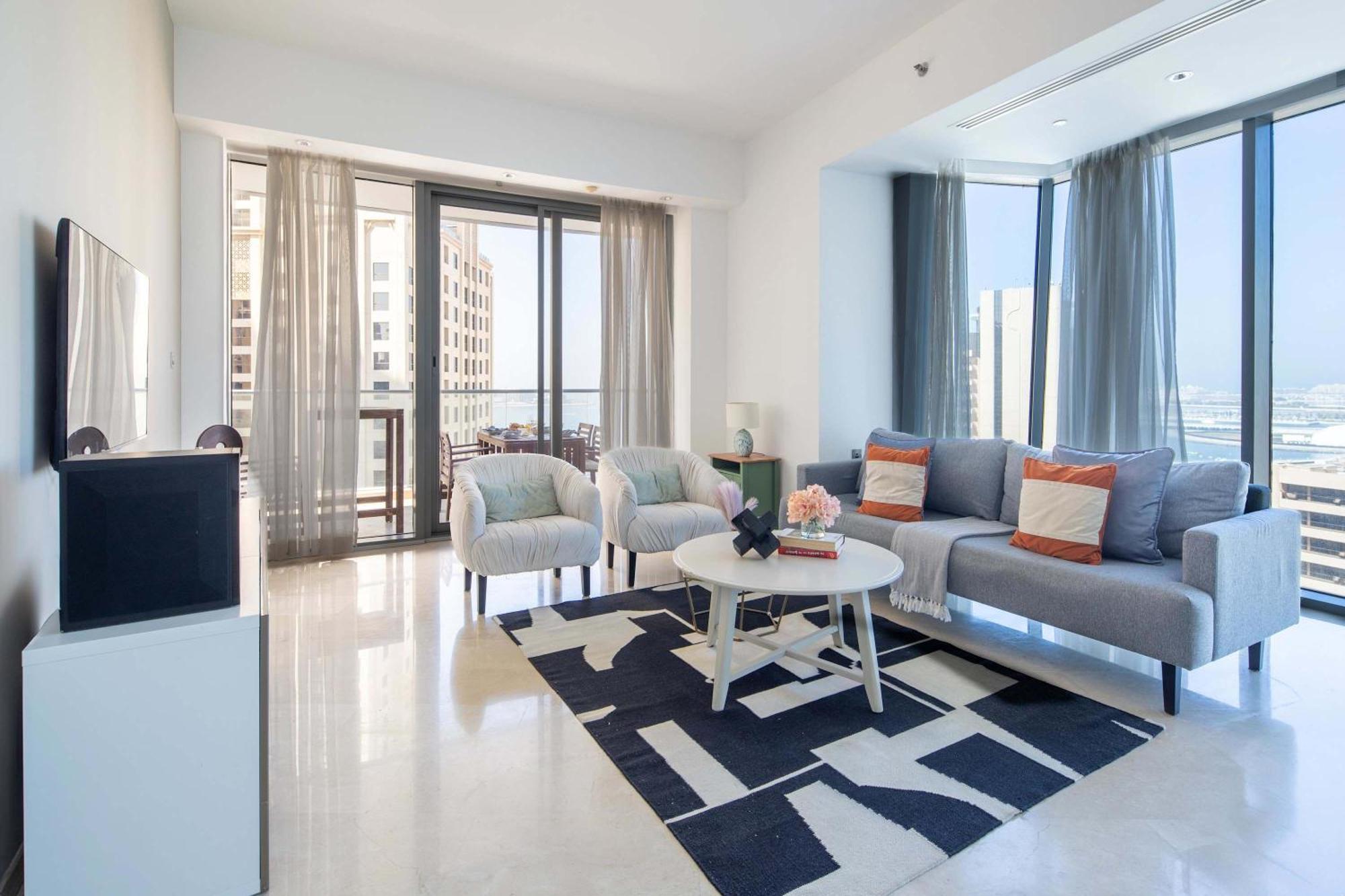 Frank Porter - Trident Grand Apartment *