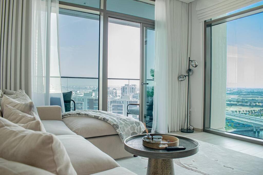 Waves - Luxurious 11th Floor Retreat In Palace Residences Apartment